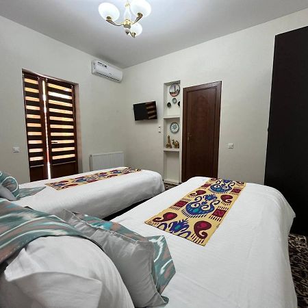 Old Safari Golden Location Guest House بخارى المظهر الخارجي الصورة