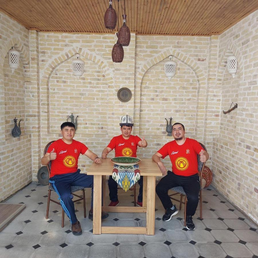 Old Safari Golden Location Guest House بخارى المظهر الخارجي الصورة
